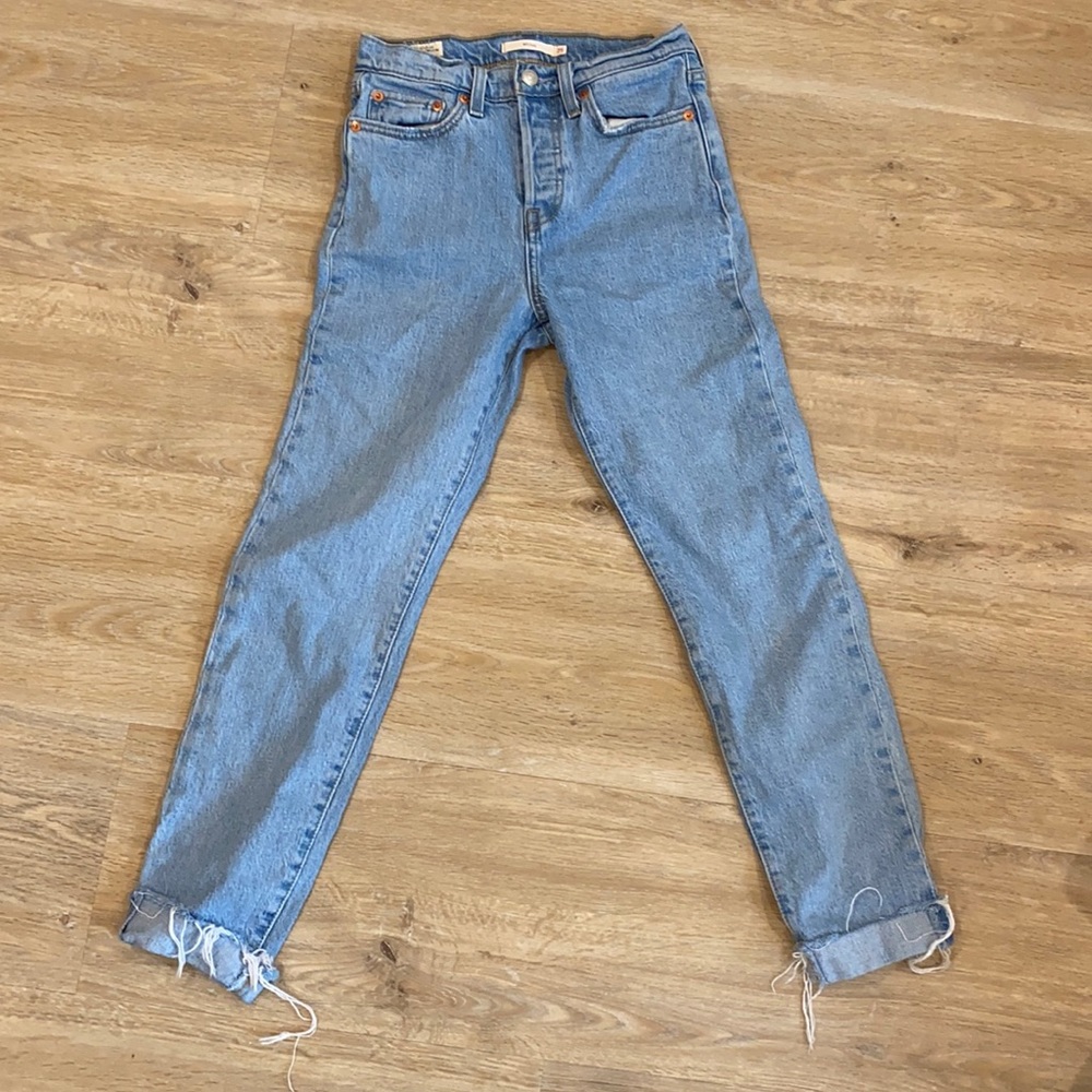 LEVI’S WEDGIE JEANS